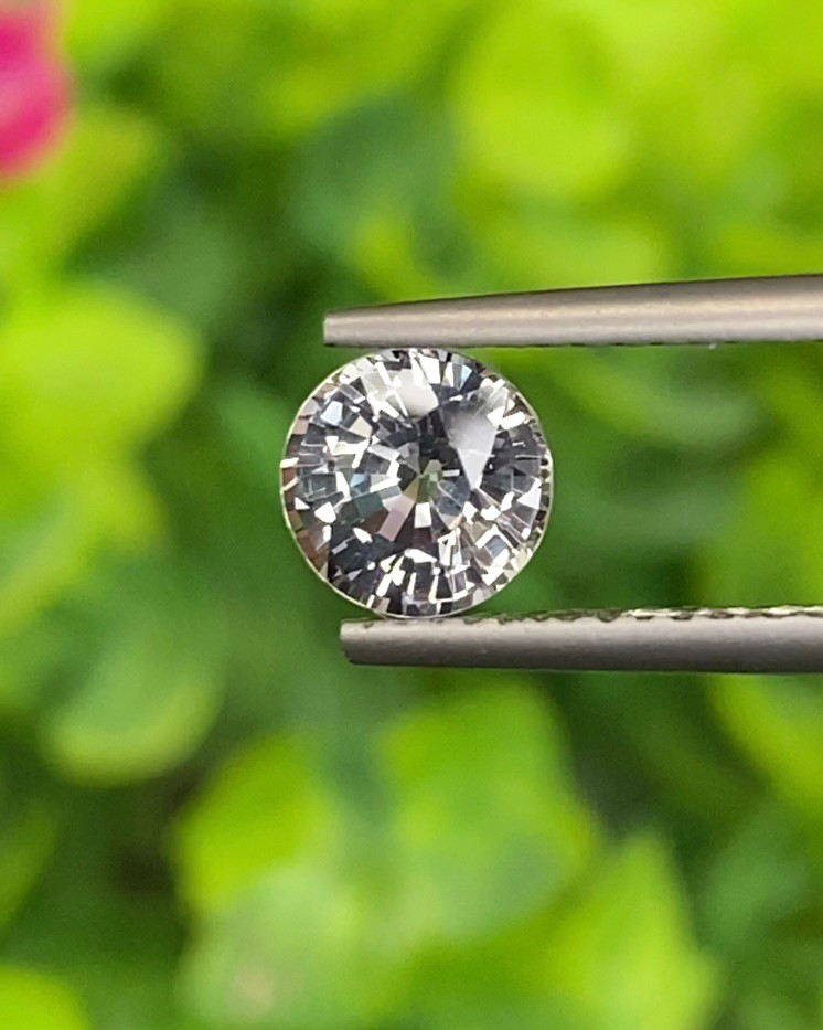 พลอย ไวท์ แซฟไฟร์ (White/Colorless Sapphire) 1.21 กะรัต Cts. ดิบ Unheated พร้อมใบเซอร์ (พลอยฝากขาย) พลอยแท้ อัญมณีมงคลประจําวันเกิด เครื่องประดับพลอย