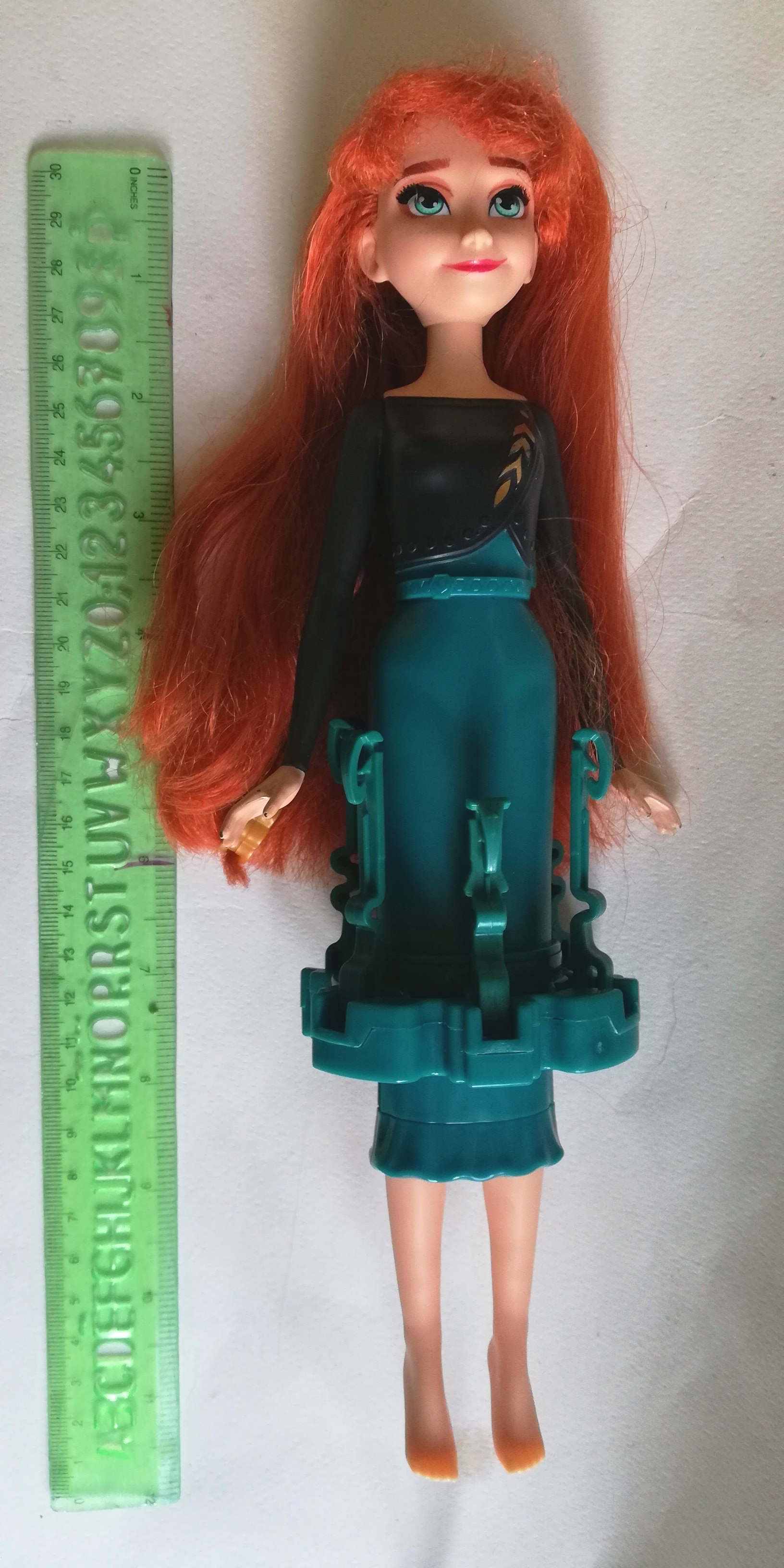 มีหลายภาพ, ตุ๊กตาราชินีแอนนา ในชุดปราบดาภิเษก*** กระโปรงมีกลไก พับขึ้นการออกได้ ปลายผมช็อตบ้าง, มีของตามภาพ จากภาพยนต์การ์ตูนดิสนีย์ เรื่อง Frozen 2