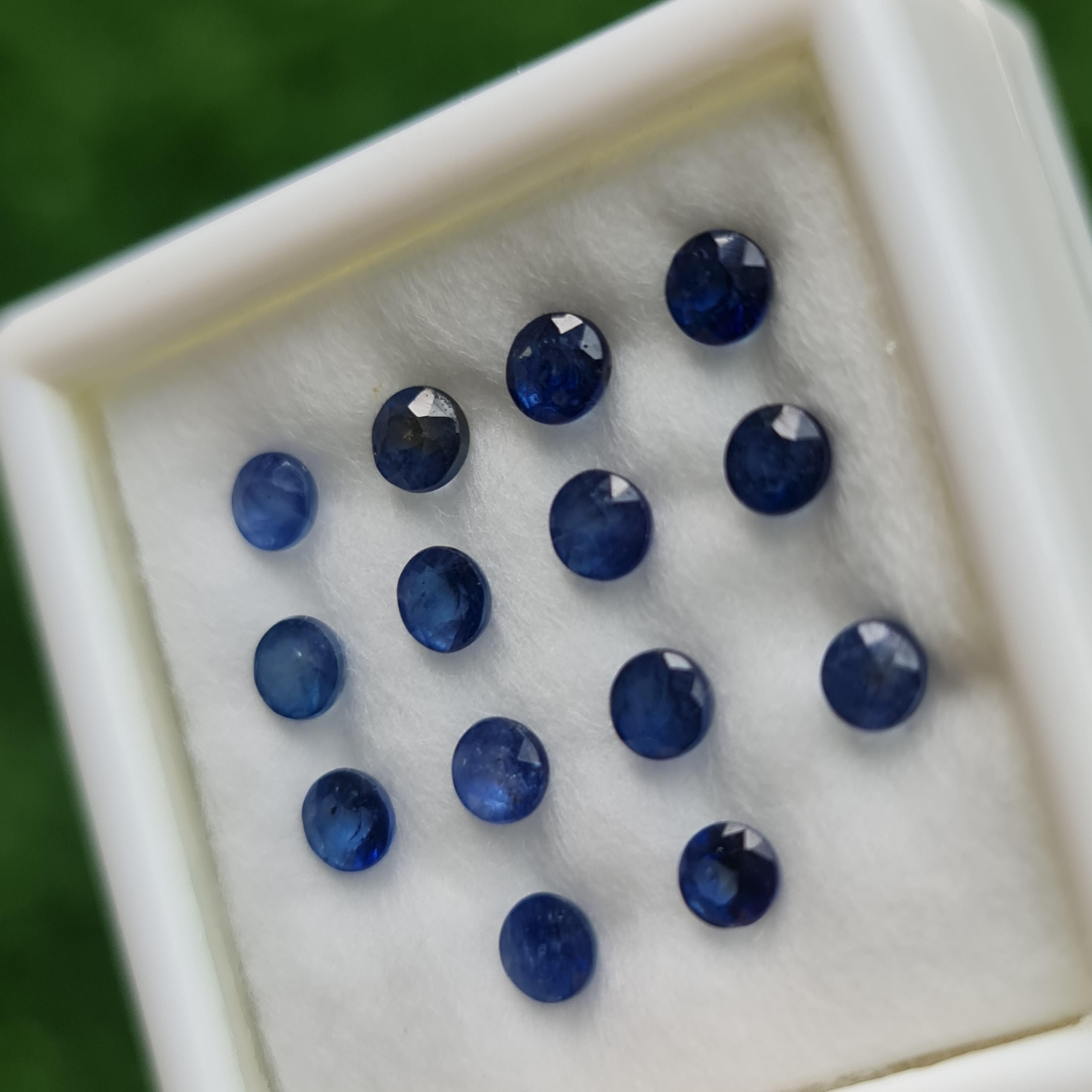 พลอย ไพลิน blue sapphire 4.52 กะรัต (Cts.) 14 เม็ด (pcs.) พลอยแท้ อัญมณีมงคลประจําวันเกิด เครื่องประดับพลอย