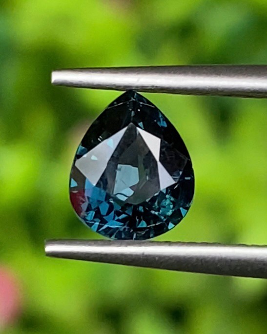 พลอย ไพลิน (Blue Sapphire) 1.07 กะรัต (Cts.) พลอยแท้ อัญมณีมงคลประจําวันเกิด เครื่องประดับพลอย