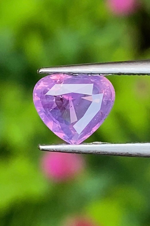 พลอย เพอเพิล แซฟไฟร์ สีม่วง Purple Sapphire ดิบ (Unheated) 1.08 กะรัต (Cts.) พลอยแท้ อัญมณีมงคลประจําวันเกิด เครื่องประดับพลอย