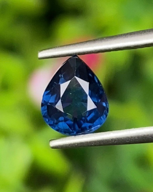 พลอย ไพลิน (Blue Sapphire) 1.07 กะรัต (Cts.) พลอยแท้ อัญมณีมงคลประจําวันเกิด เครื่องประดับพลอย