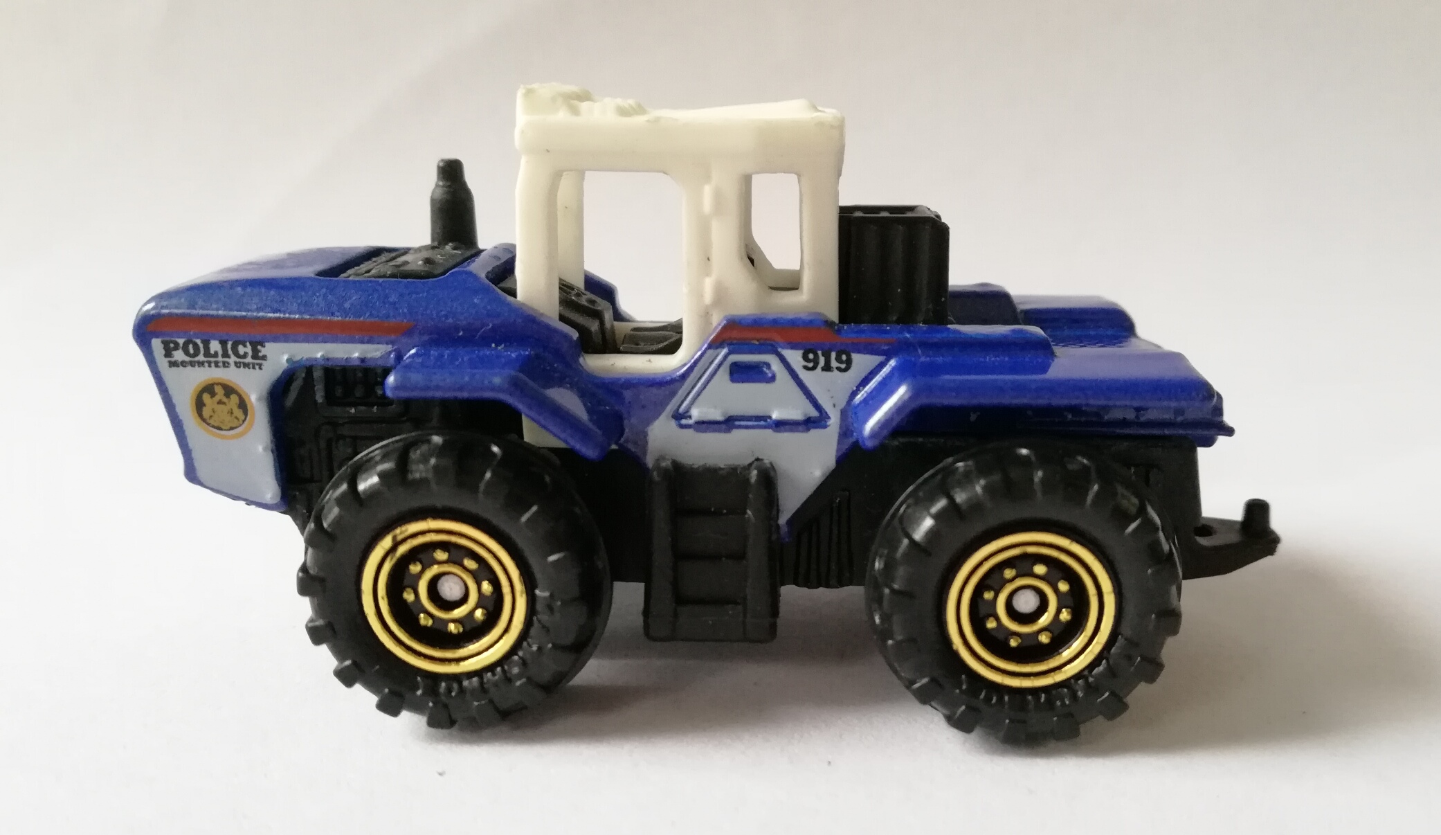 Die Cast car from Matchbox***ไม่มีแพ็ค มีรอยตามภาพ, MB919, 2013 Mattel, 1186 MJ, 1,NL,Acre Maker, BDV73, Made in Thailand โมเดลรถเหล็ก จาก แมทช์บ๊อก ไม่มีแพ็ค