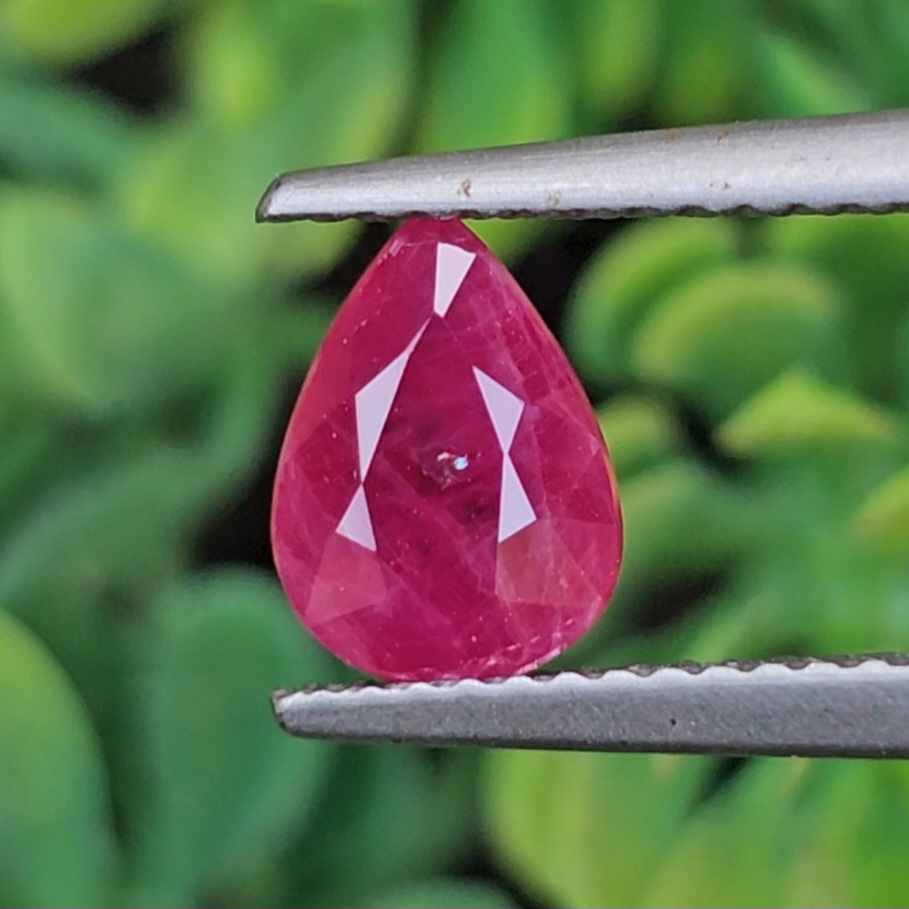 พลอย ทับทิม สยาม Siam Ruby sapphire 1.38 กะรัต (Cts.) พร้อมใบเซอร์ (With Certificate) พลอยแท้ อัญมณีมงคลประจําวันเกิด เครื่องประดับพลอย