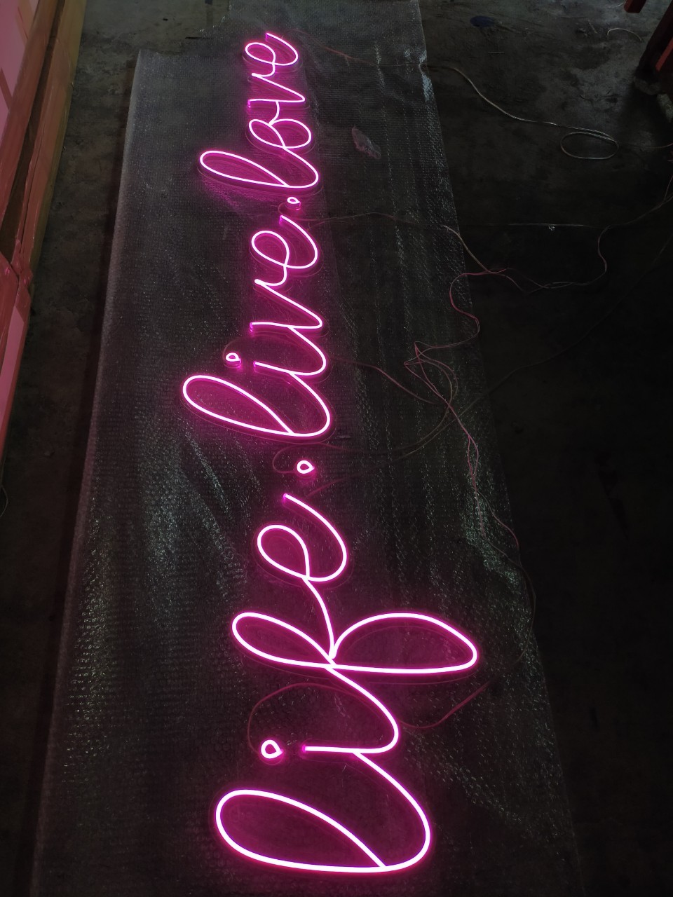 ไฟนีออน เฟค