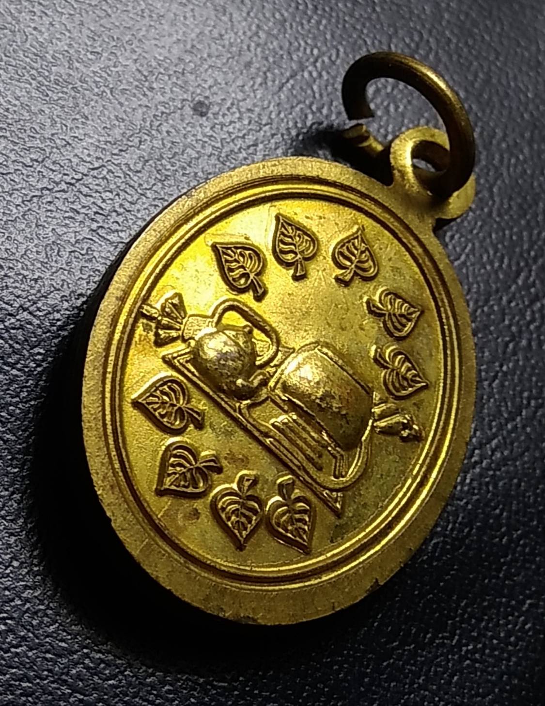 A746 หลวงปู่เคน วัดป่าหนองหว้า จ.สกลนคร (เหรียญเม็ดแตง)