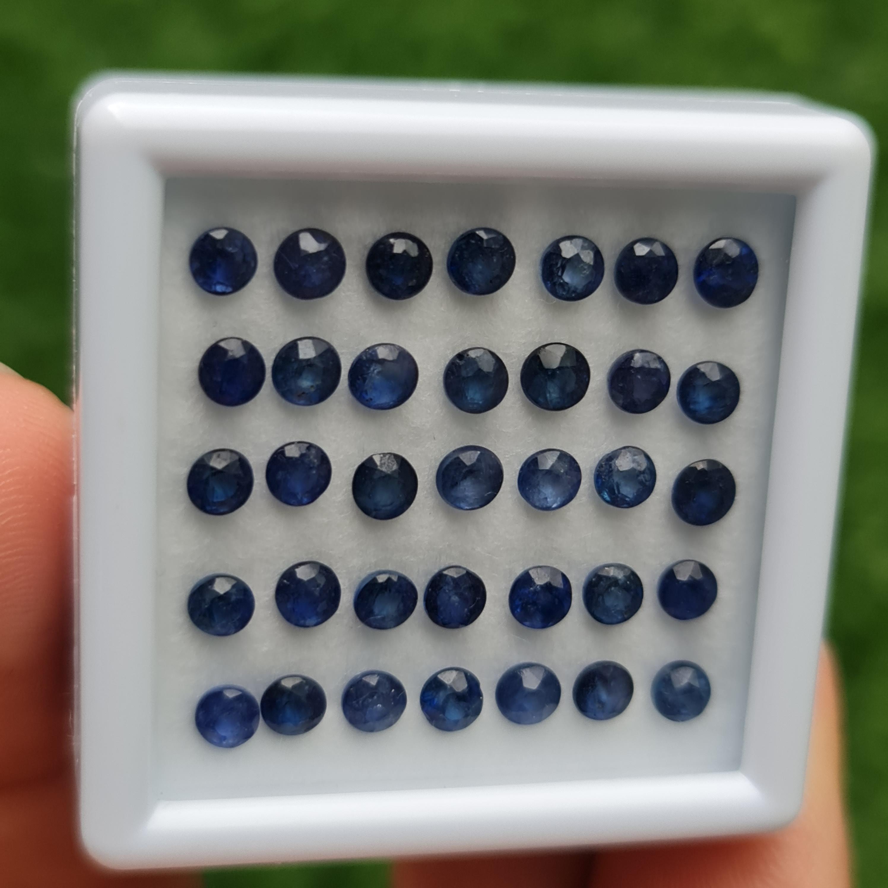 พลอย ไพลิน blue sapphire 12.00 กะรัต (Cts.) 35 เม็ด (pcs.) พลอยแท้ อัญมณีมงคลประจําวันเกิด เครื่องประดับพลอย