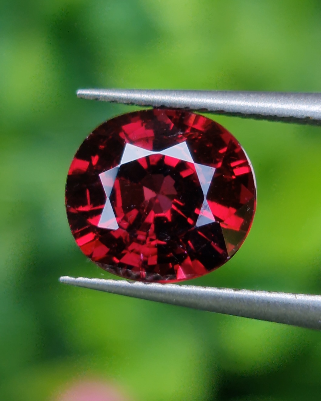 พลอย โรโดไลต์ กาเน็ท Rhodolite Garnet 2.49 กะรัต Cts.พลอยแท้ อัญมณีมงคลประจําวันเกิด เครื่องประดับพลอย