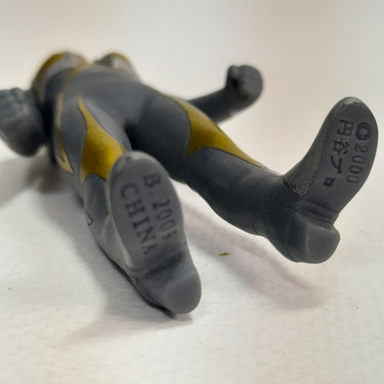 มีหลายภาพ.ซอฟ 3.5-4นิ้ว คามิลล่า จากอุลตร้าแมนทีก้า มือสองสภาพดี มีรอยบ้าง