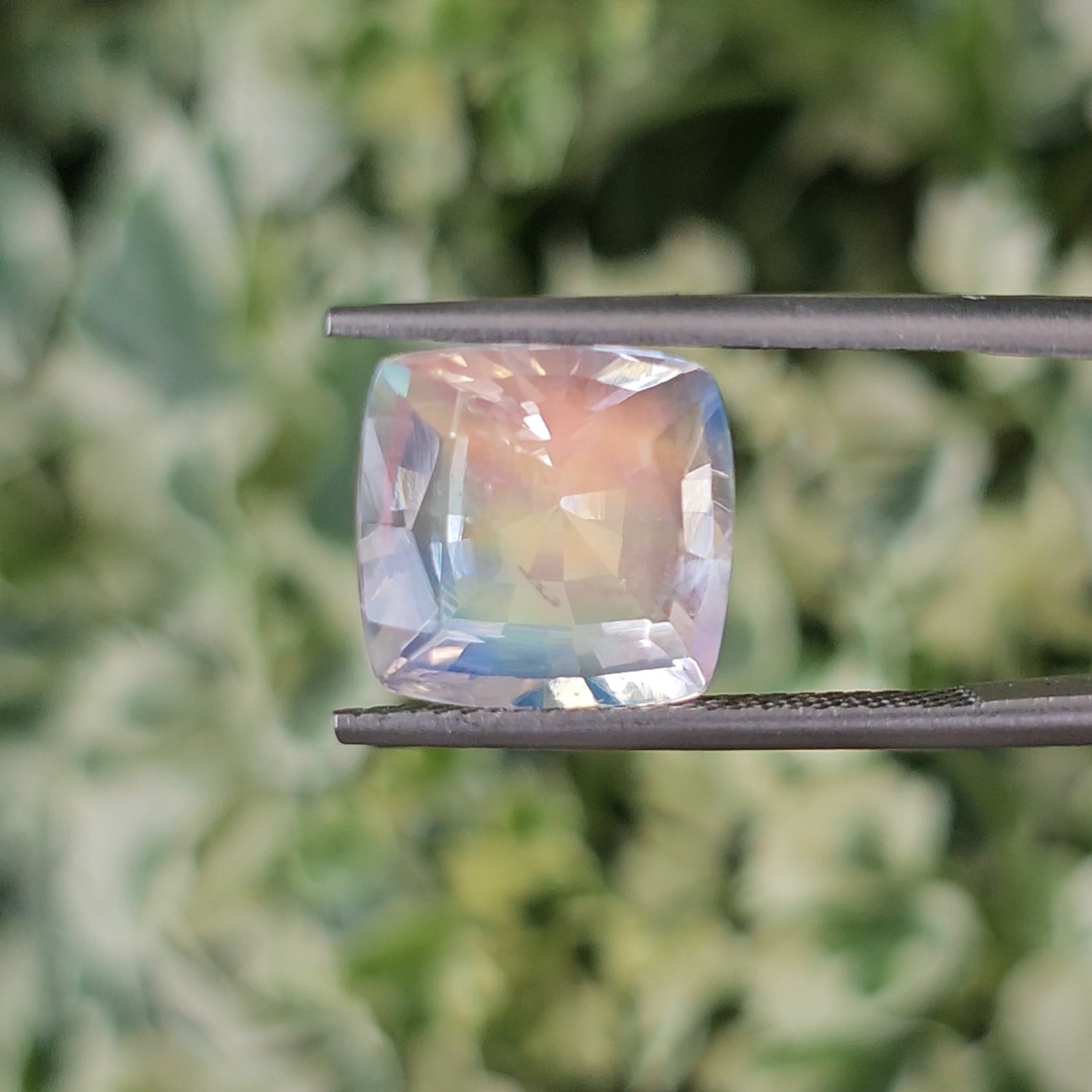 พลอย มูนสโตน เรนโบว์ Rainbow Moonstone 5.64 กะรัต (cts.) พลอยแท้ อัญมณีมงคลประจําวันเกิด เครื่องประดับพลอย