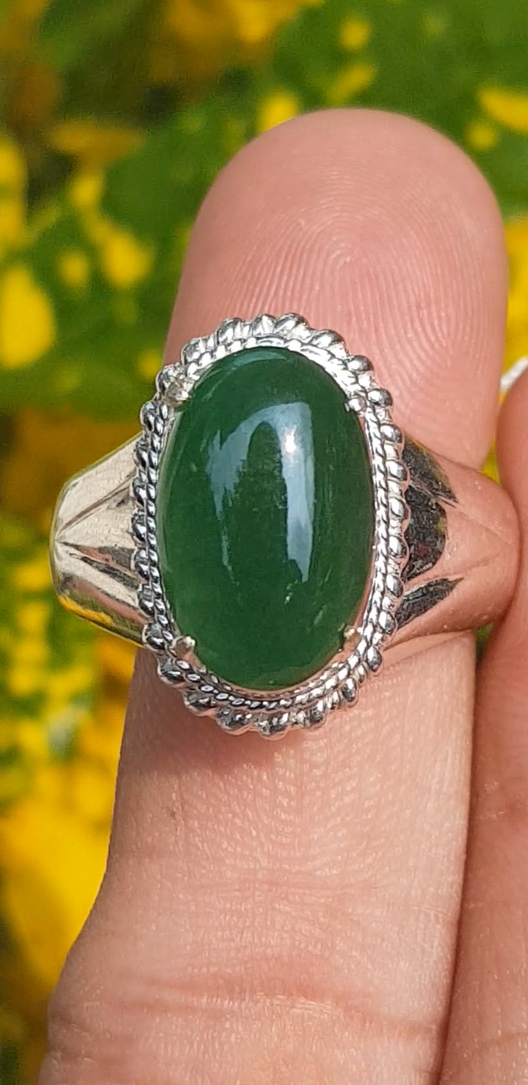 หยก พม่า แท้ Jade แหวนหยก 翡翠戒指 (Jadeite ring) 3.57 กะรัต (Cts.) (Size) 61 ดิบ ไม่ผ่านการปรับปรุง (Type A) พม่า (Myanmar)