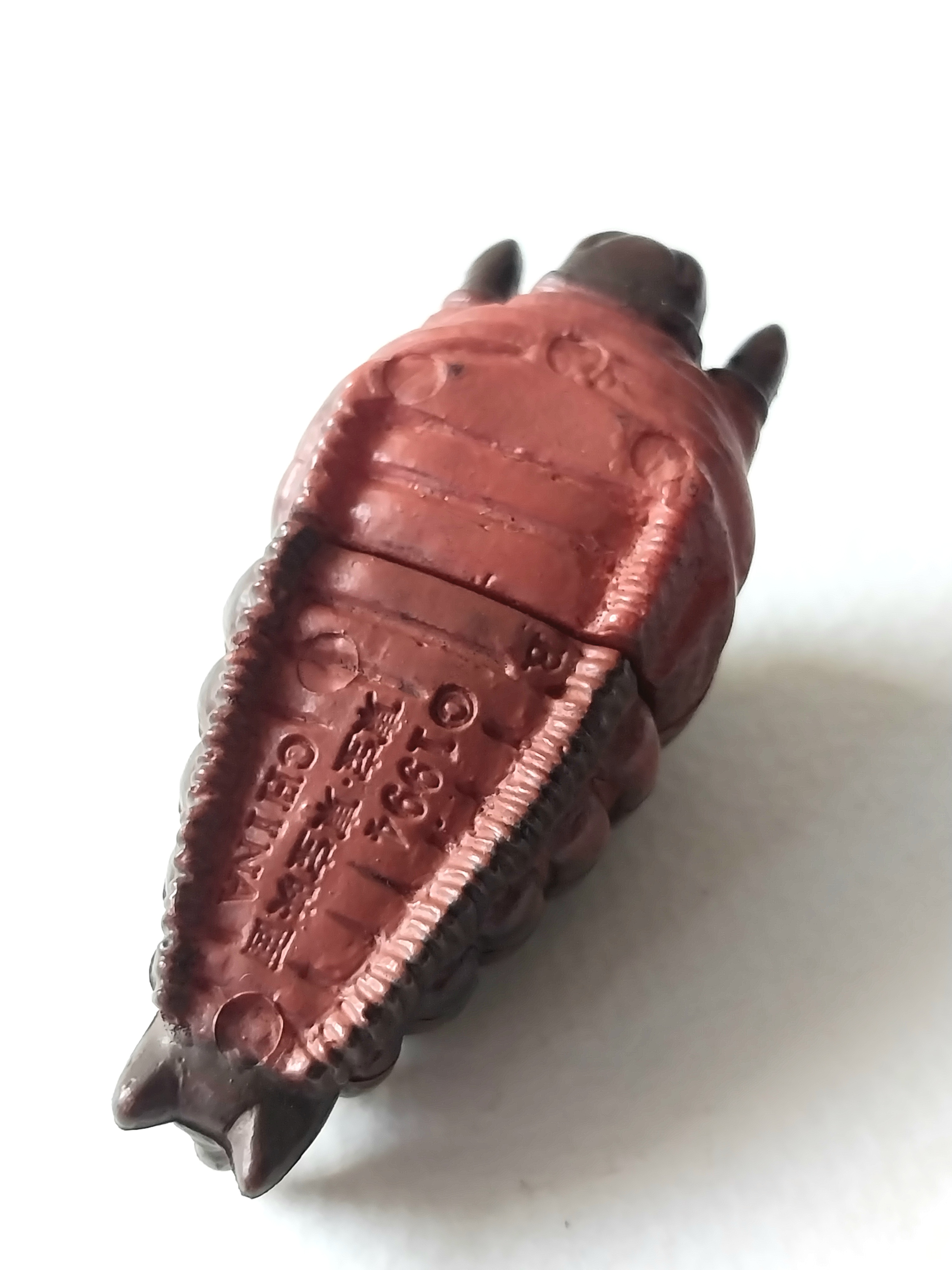 ฟิกเกอร์ยางตัน ขนาด2 นิ้ว หนอน มอธร่า จาก ก๊อตซิลล่า มือสองสภาพดีมีรอยบ้าง มีปั๊ม