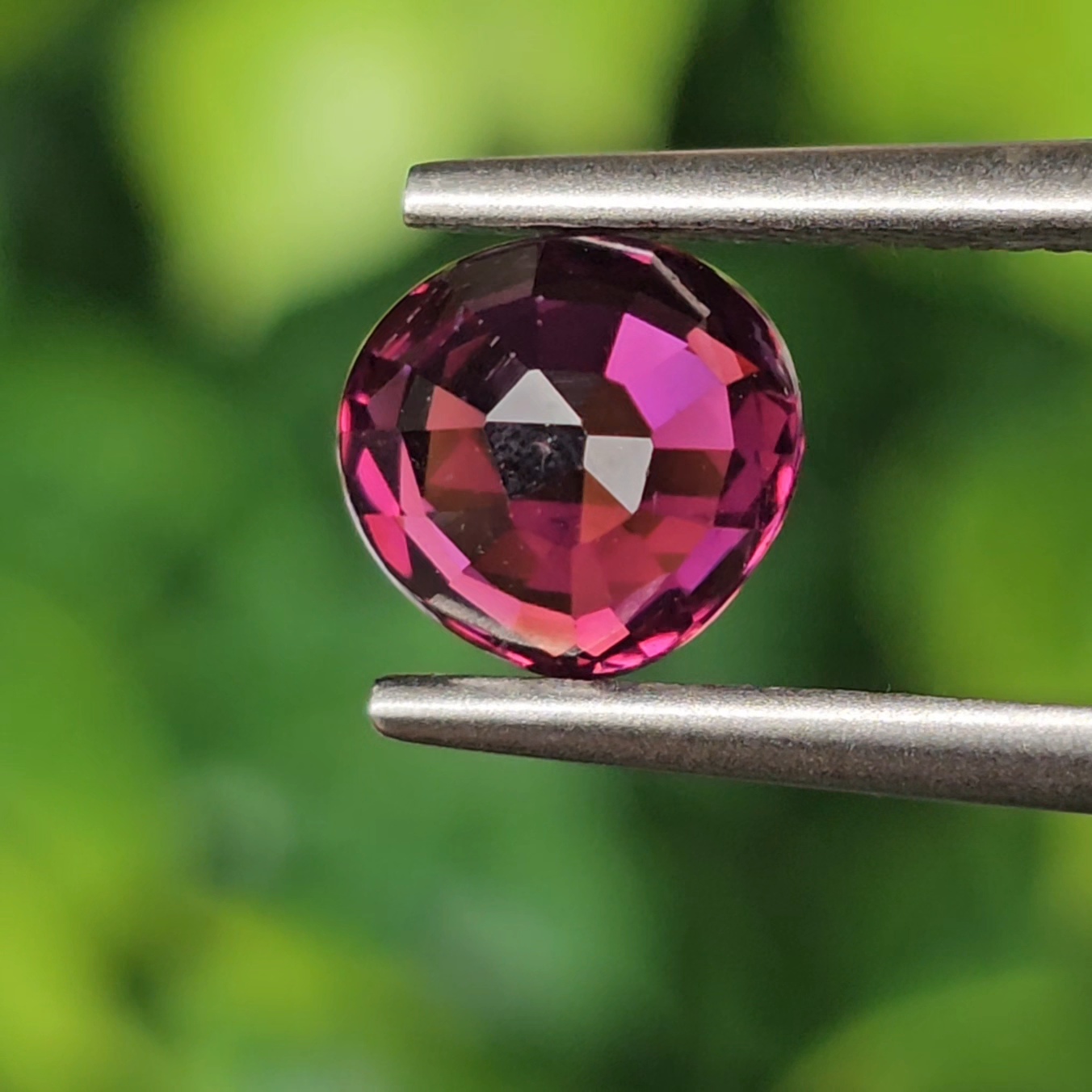 พลอย รูเบลไลต์ ทัวร์มาลีน Rubelite Tourmaline 1.27 กะรัต (Cts.) พลอยแท้ อัญมณีมงคลประจําวันเกิด เครื่องประดับพลอย