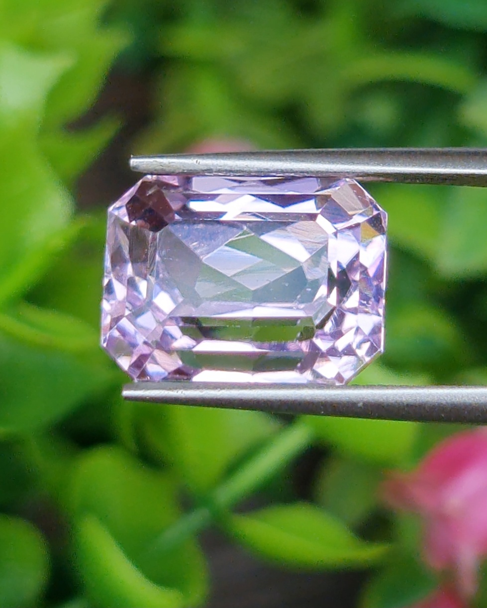 พลอย คุนไซท์ Kunzite 11.50 กะรัต (Cts.) พลอยแท้อัญมณีมงคล ประจําวันเกิด เครื่องประดับพลอย