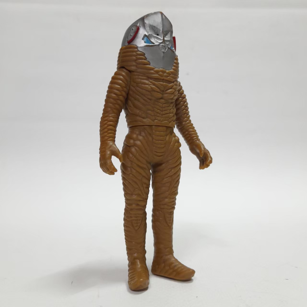 ซอฟ 5.5นิ้ว มนุษย์ดาวซาราป จากอุลตร้าแมนเมบิอุส ออกขายในรุ่น อุลตร้าแมน เอ๊กซ์ ขนาดตามภาพ มือสองสภาพดีมีรอยบ้าง มีสติ๊กเกอร์ใต้เท้า