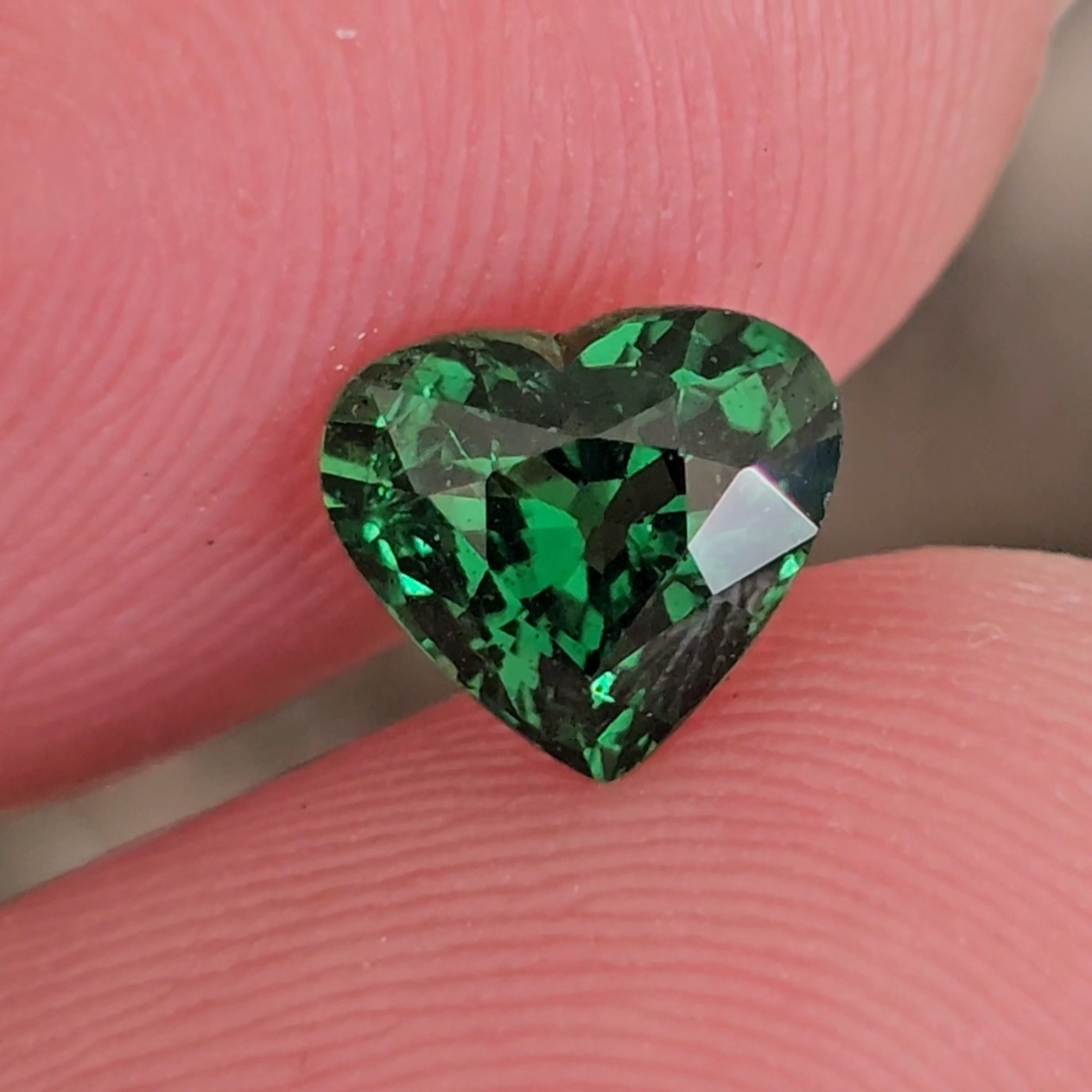 พลอย ซาโวไรท์ Tsavorite Garnet 1.11 กะรัต (Cts.) ดิบ Unheated พร้อมใบเซอร์ อัญมณีมงคลประจําวันเกิด เครื่องประดับพลอย