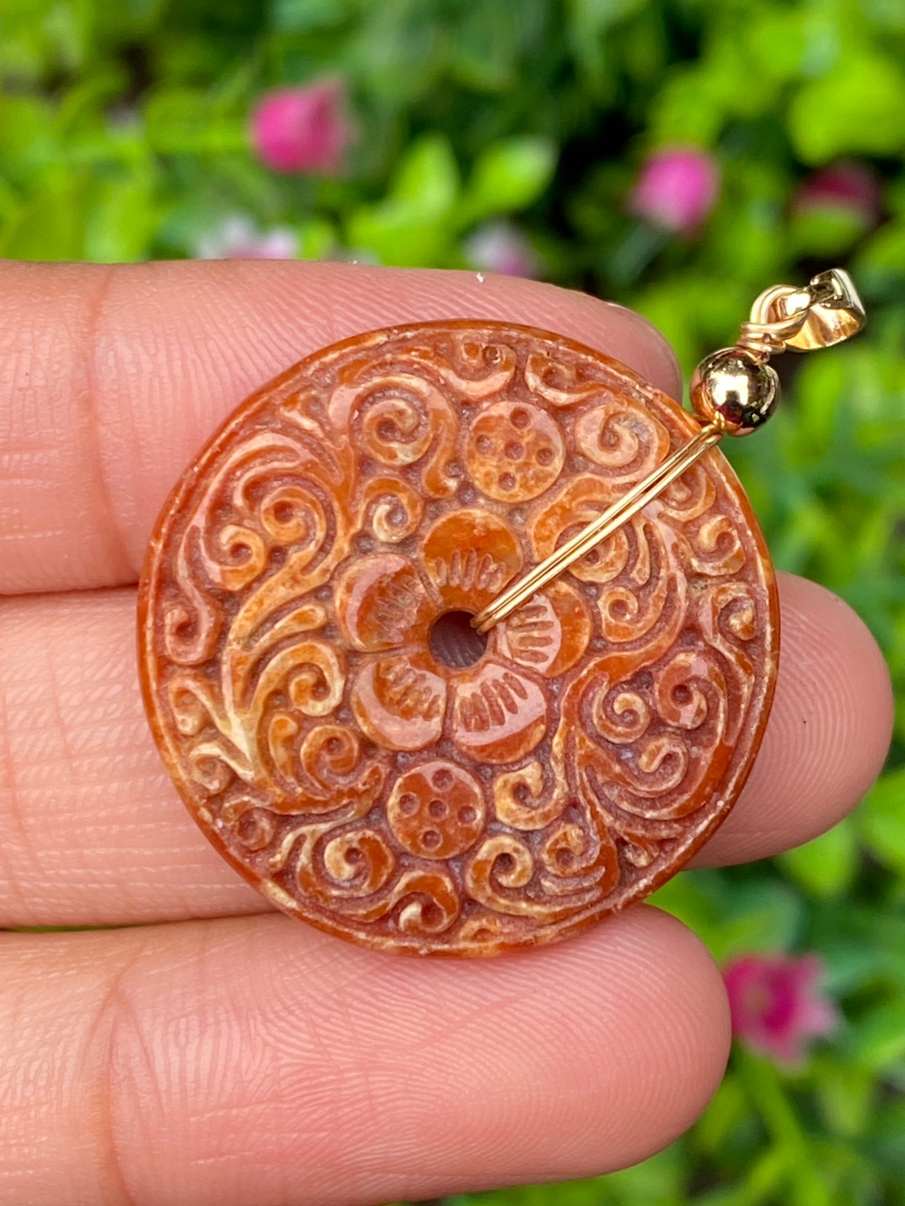 หยก พม่า แท้ Jade จี้โดนัทหยก แกะลาย (Curving Bi-disc jadeite) พม่า (Myanmar) 36.16 กะรัต (Cts.)