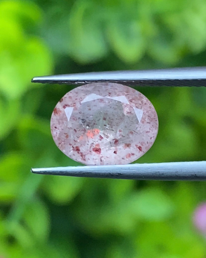 พลอย สตอเบอรี่ ควอตซ์ Strawberry Quartz 2.74 กะรัต (Cts.) พลอยแท้ อัญมณีมงคลประจําวันเกิด เครื่องประดับพลอย