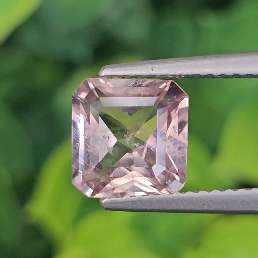 พลอย คัลเลอร์เชนจ์ แซฟไฟร์ Color Change Sapphire 2.51 กะรัต (Cts.) พร้อมใบเซอร์ พลอยแท้ อัญมณีมงคลประจําวันเกิด เครื่องประดับพลอย