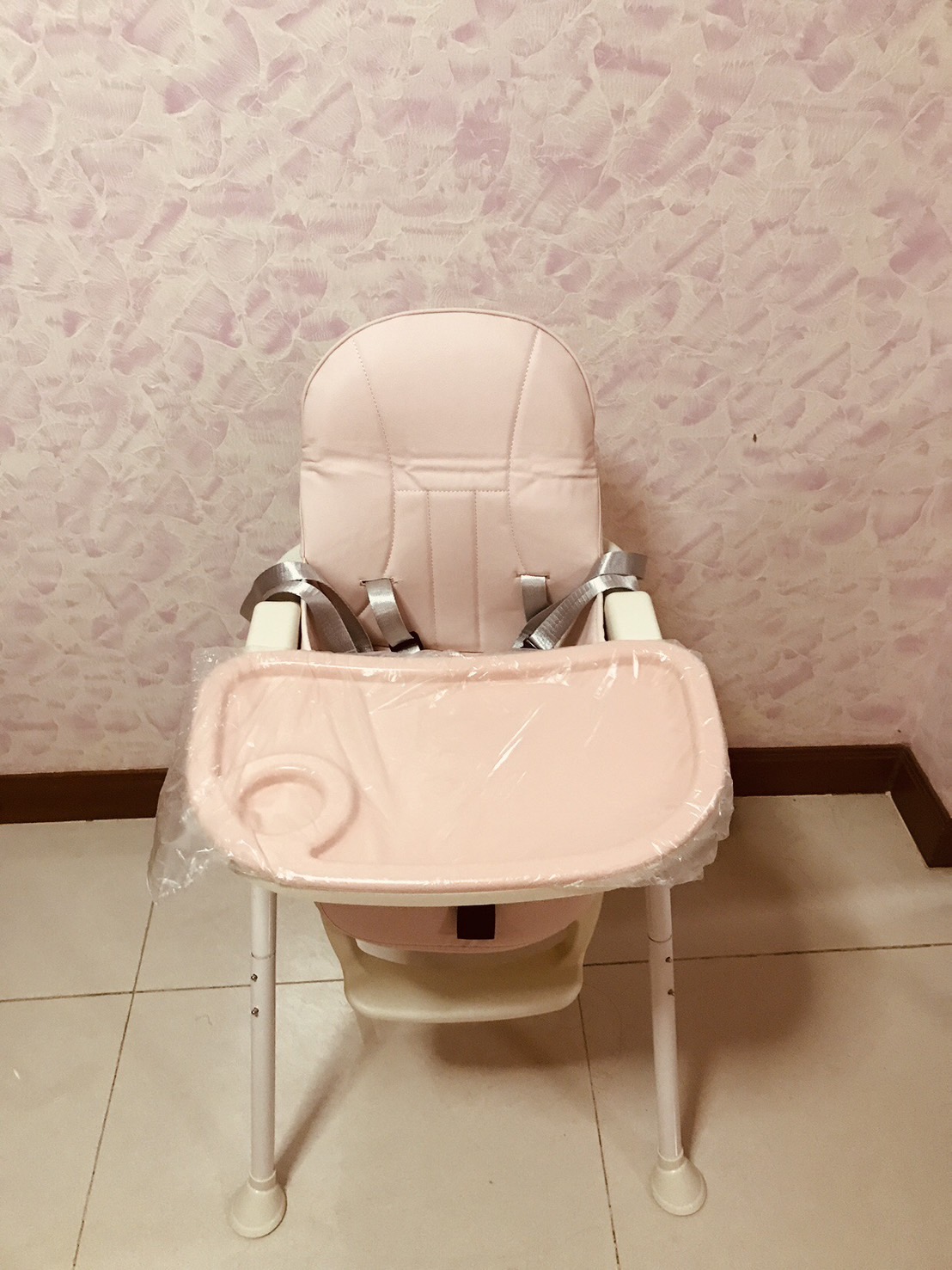 เก้าอี้กินข้าวเด็กน้อย ราคาดี มี 9 ตัว ของใหม่ มีสีฟ้า 2 ชมพู 5 สีนกเป็ดน้ำ 2