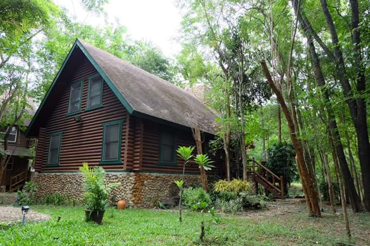 บ้านป่าริมธารใกล้เมืองกาญจนบุรี