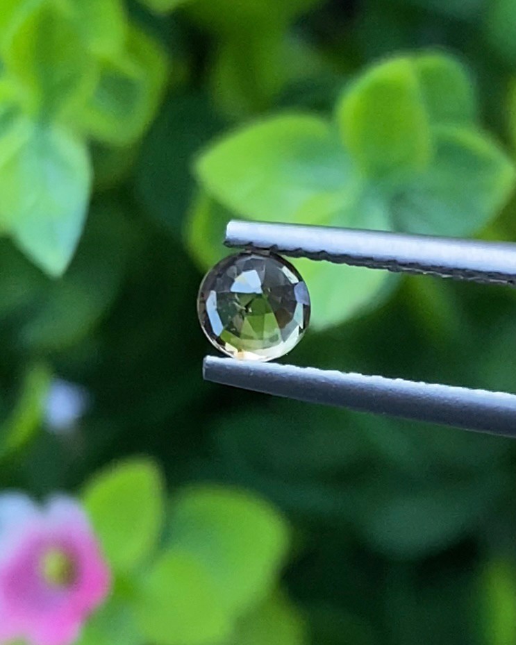 พลอย อเล็กซานไดร์ (Natural Alexandrite Chrysoberyl) เจ้าสามสี 0.44 กะรัต (Cts.) พร้อมใบเซอร์ พลอยแท้ อัญมณีมงคลประจําวันเกิด เครื่องประดับพลอย