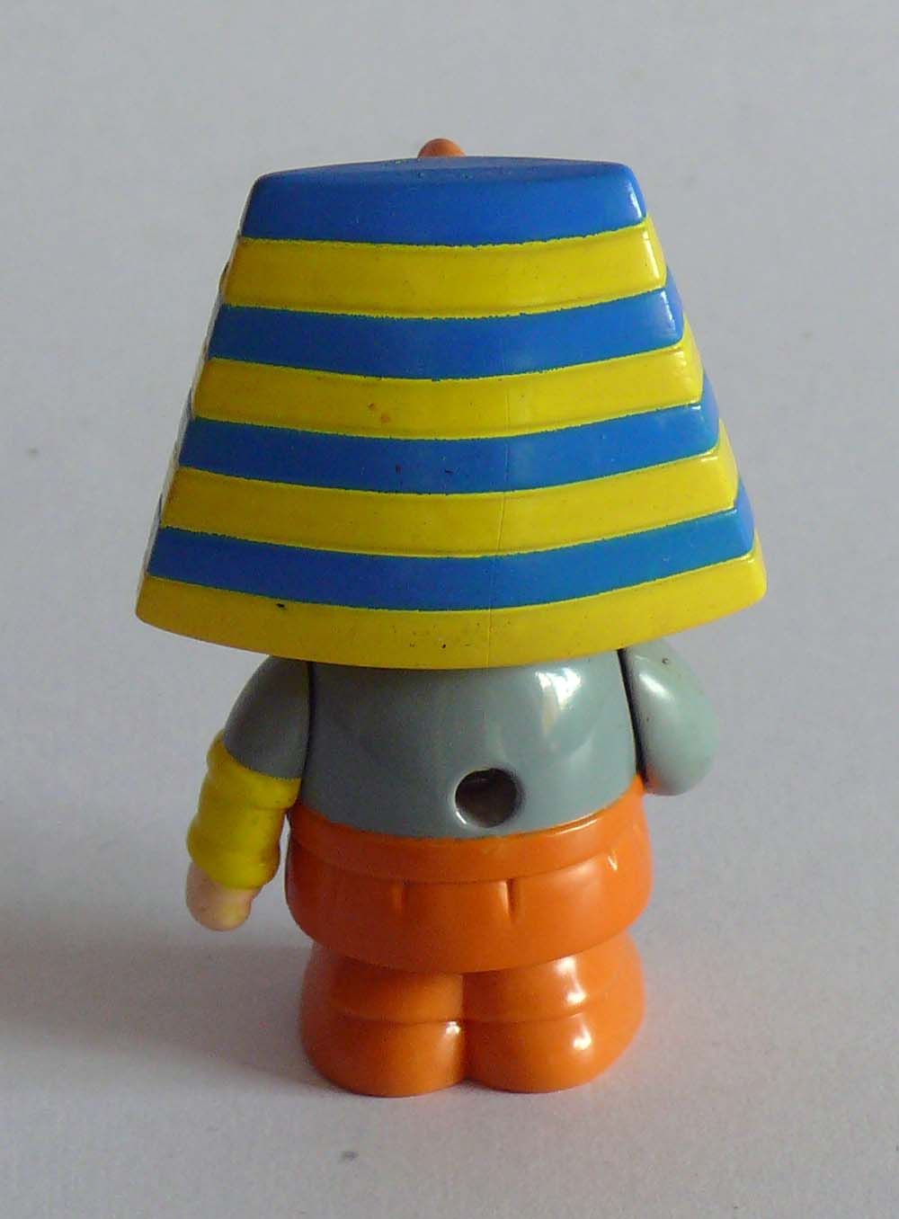 ของเก่าสะสมจาก KFC ลุงเคนตั๊กกี้ ผู้พันแซนเดอรส์ Colonel Sanders, ใส่ชุดประจำชาติต่างๅ