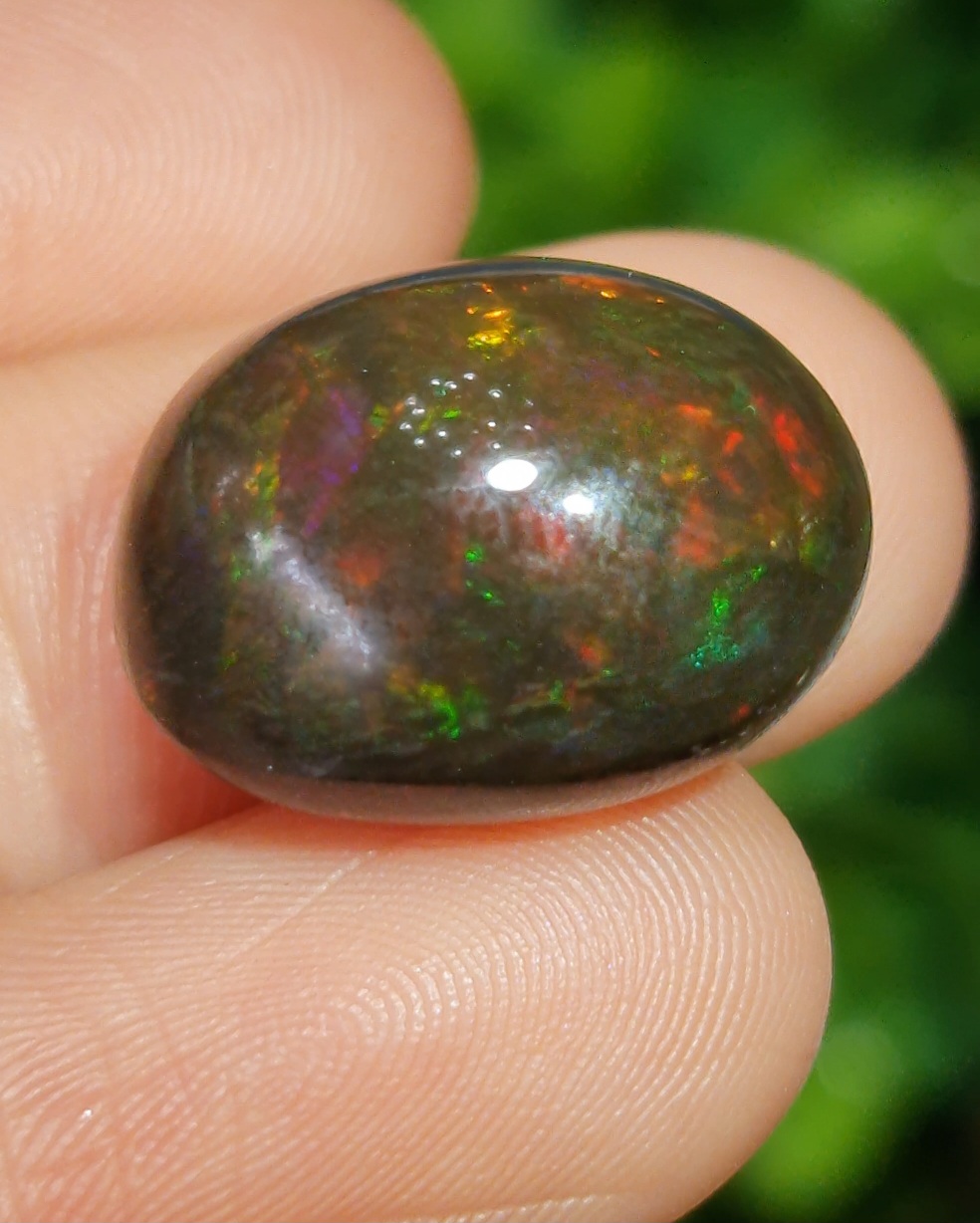 พลอย แบล็ก โอปอล Black Opal 15.76 กะรัต (Cts.) ดิบ (Unheated) พลอยแท้ อัญมณีมงคลประจําวันเกิด เครื่องประดับพลอย