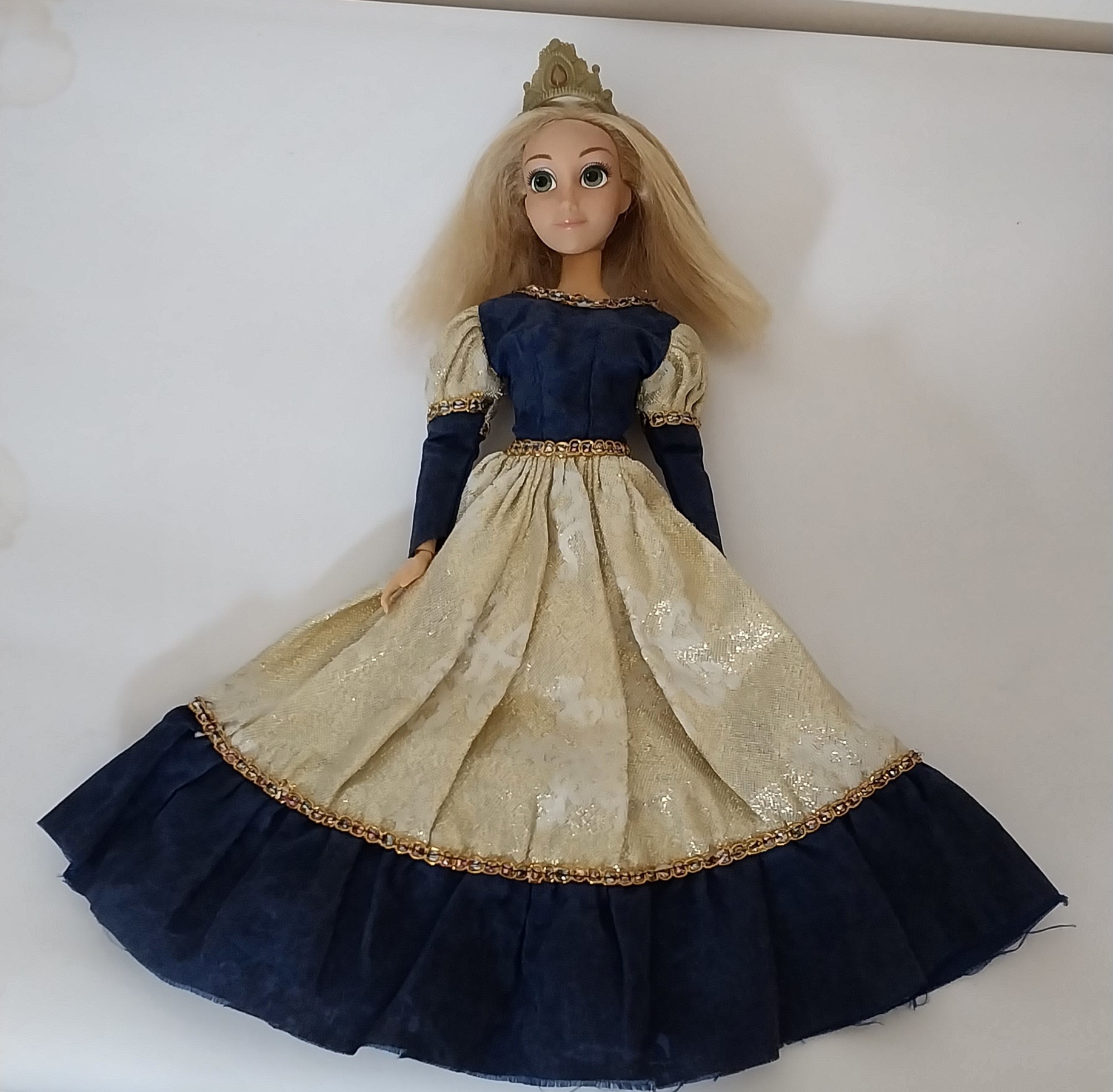 มือ2 มีหลายภาพ,ตุ๊กตา #เจ้าหญิงราพันเซล #ราปุนเซลแขนข้อต่อ ขายางพับงอได้ จาก ดิสนีย์สโตร์ **ตำหนิที่เท้า ตามภาพ ไม่มีส่วนใดหลวม แถมชุด รองเท้า มงกุฏ