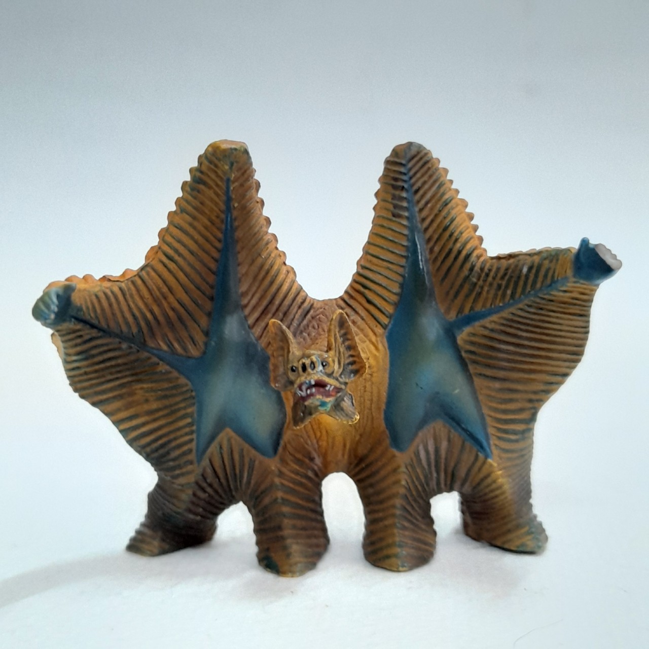 มีหลายภาพ ***ปลายมือหักเล็กน้อย ไม่มีฐาน ,ฟิกเกอร์โพลีสโตนขนาดเล็ก ตามภาพ/พลาสติกแข็ง สัตว์ประหลาด เพลสตาร์ จากอุลตร้าแมน ขนาดตามรูป หายาก มือสองตามสภาพ