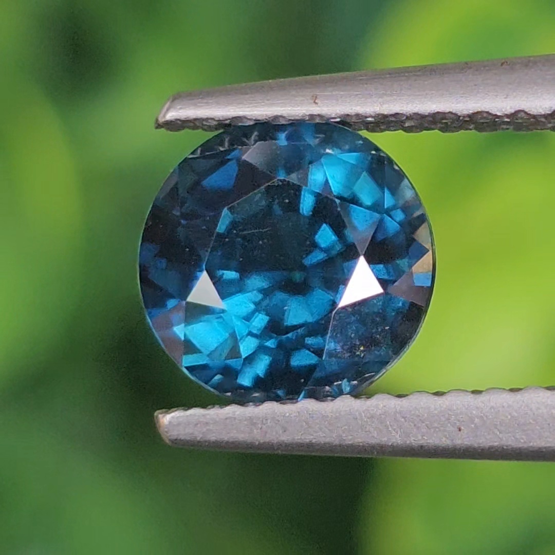 พลอย เพทาย Natural Zircon 1.93 กะรัต (Cts.) พร้อมใบเซอร์ พลอยแท้อัญมณีมงคล ประจําวันเกิด เครื่องประดับพลอย