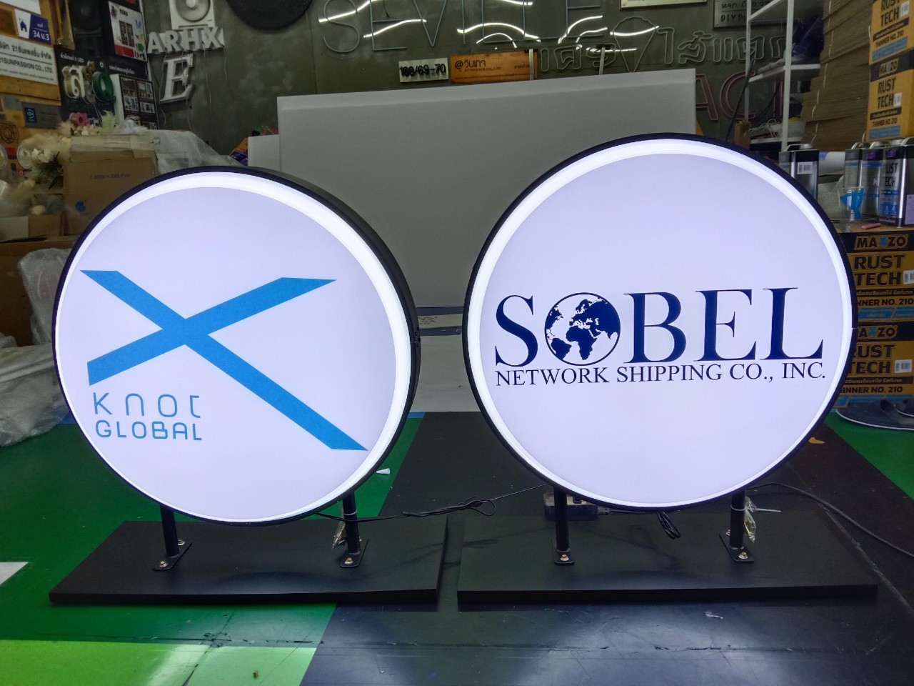 กล่องไฟสำเร็จ 70x70 cm ไฟออก2ด้าน (เสริมฐานตั้งพื้น)