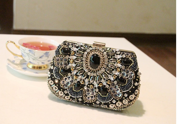 พร้อมส่ง Evening Clutch กระเป๋าออกงาน สีดำ แต่งเลื่อม และมุก สุดหรู พร้อมสายโซ่สะพายสั้น/ยาว สำเนา