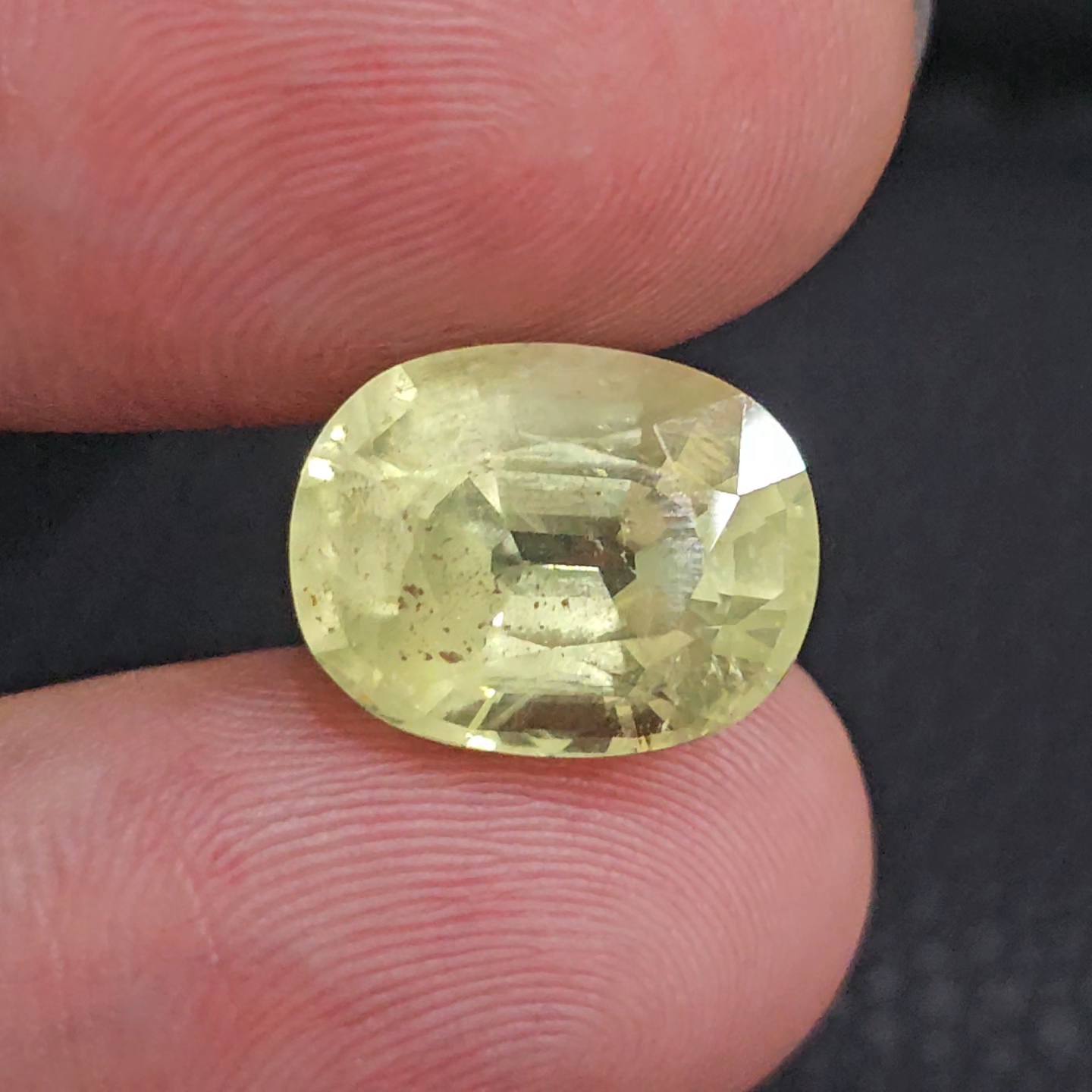 พลอย คริโซเบริล (Chrysoberyl) 10.50 กะรัต (Cts.) พร้อมใบเซอร์ พลอยแท้ อัญมณีมงคลประจําวันเกิด เครื่องประดับพลอย