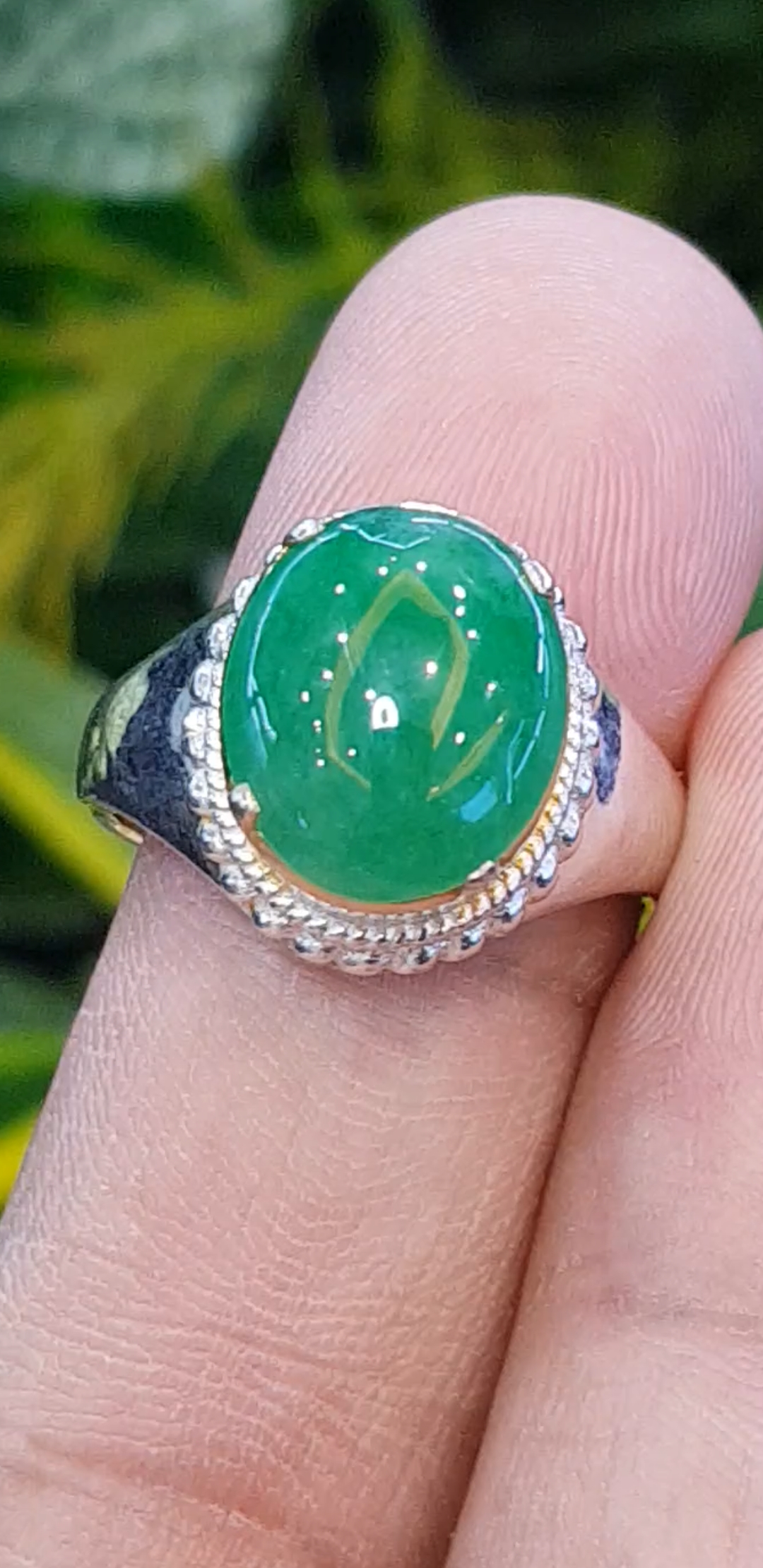หยก พม่า แท้ Jade แหวนหยก 翡翠戒指 (Jadeite ring) 3.12 กะรัต (Cts.) ดิบ ไม่ผ่านการปรับปรุง (Type A) พม่า (Myanmar)