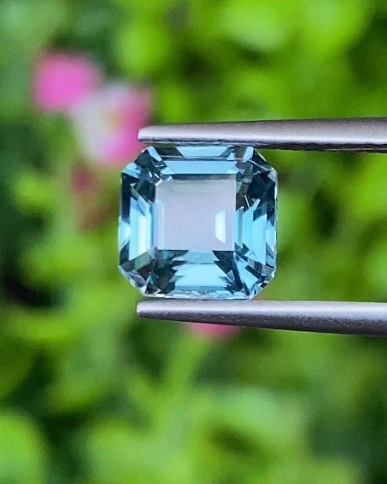 พลอย เพทาย (Zircon) 2.48 กะรัต (Cts.) พลอยแท้ อัญมณีมงคลประจําวันเกิด เครื่องประดับพลอย