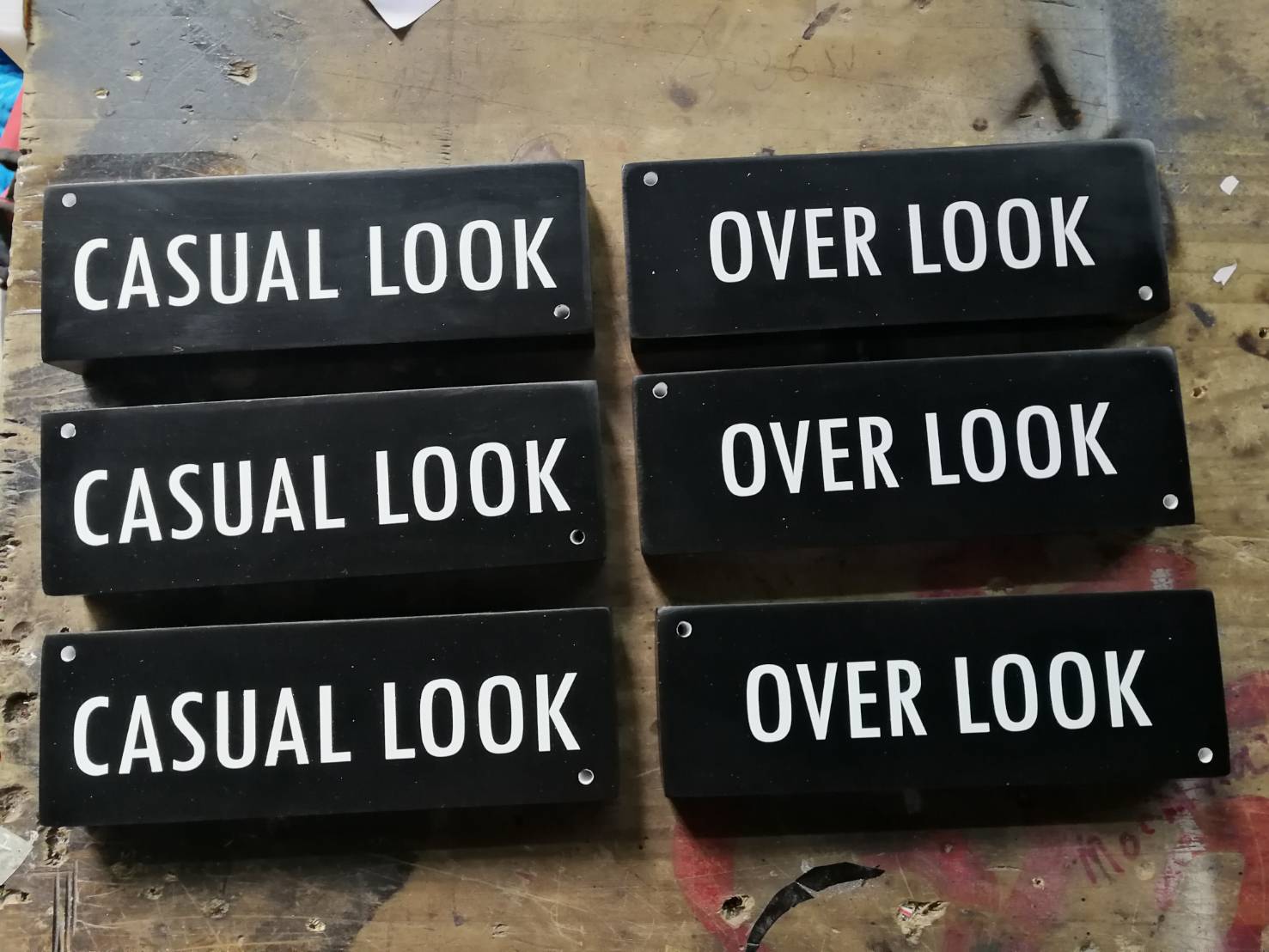 ป้ายพลาสวู๊ด ติดสติ๊กเกอร์ไดคัท - CASUAL LOOK