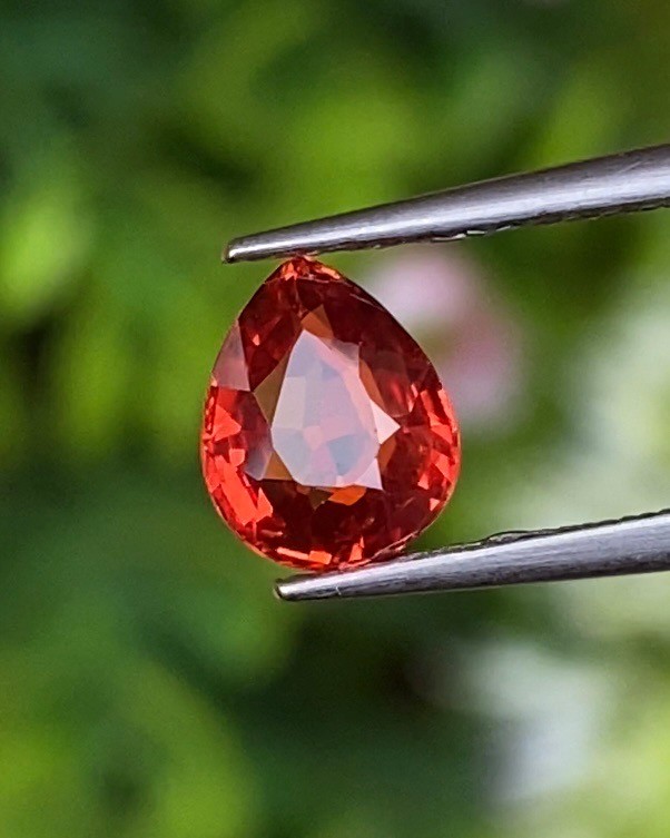 พลอย ออเรนจ์ แซฟไฟร์ Orange Sapphire 0.93 กะรัต (Cts.) พลอยแท้ อัญมณีมงคลประจําวันเกิด เครื่องประดับพลอย