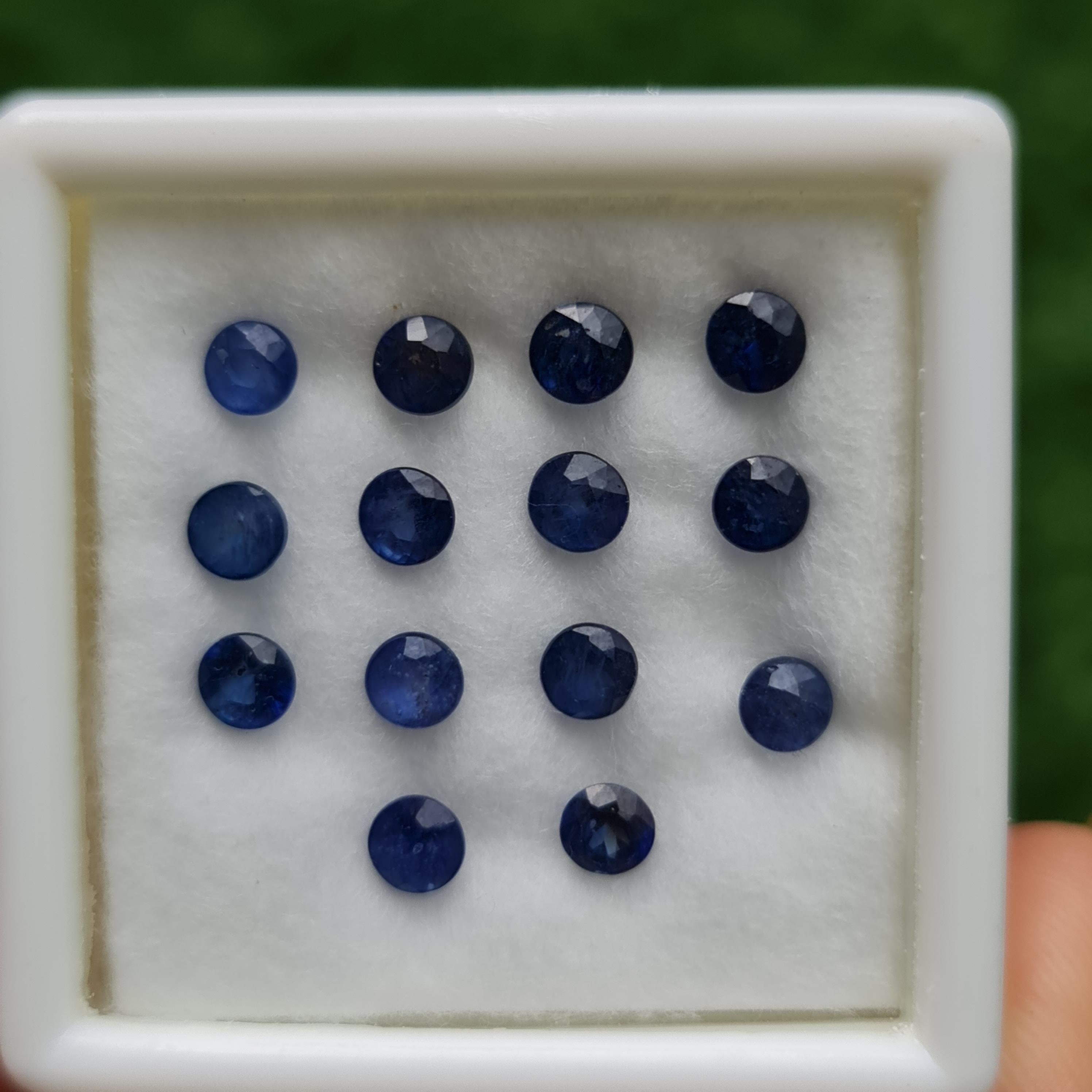 พลอย ไพลิน blue sapphire 4.52 กะรัต (Cts.) 14 เม็ด (pcs.) พลอยแท้ อัญมณีมงคลประจําวันเกิด เครื่องประดับพลอย