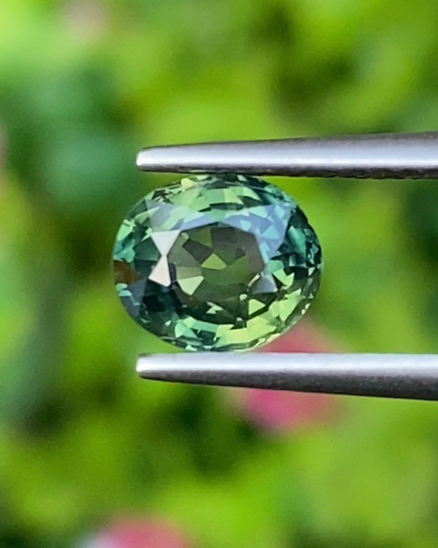 พลอย เขียวส่อง Green Sapphire 1.18 กะรัต (Cts.) เผาเก่า พลอยแท้ อัญมณีมงคลประจําวันเกิด เครื่องประดับพลอย