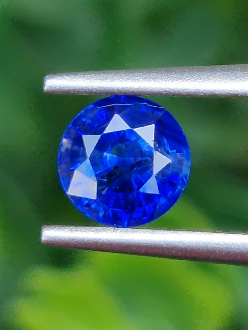 พลอย ไพลิน (Blue Sapphire) 1.08 กะรัต (Cts.) สีพิเศษ รอยัล บลู (Royal Blue) พร้อมใบเซอร์ พลอยแท้ อัญมณีมงคลประจําวันเกิด เครื่องประดับพลอย