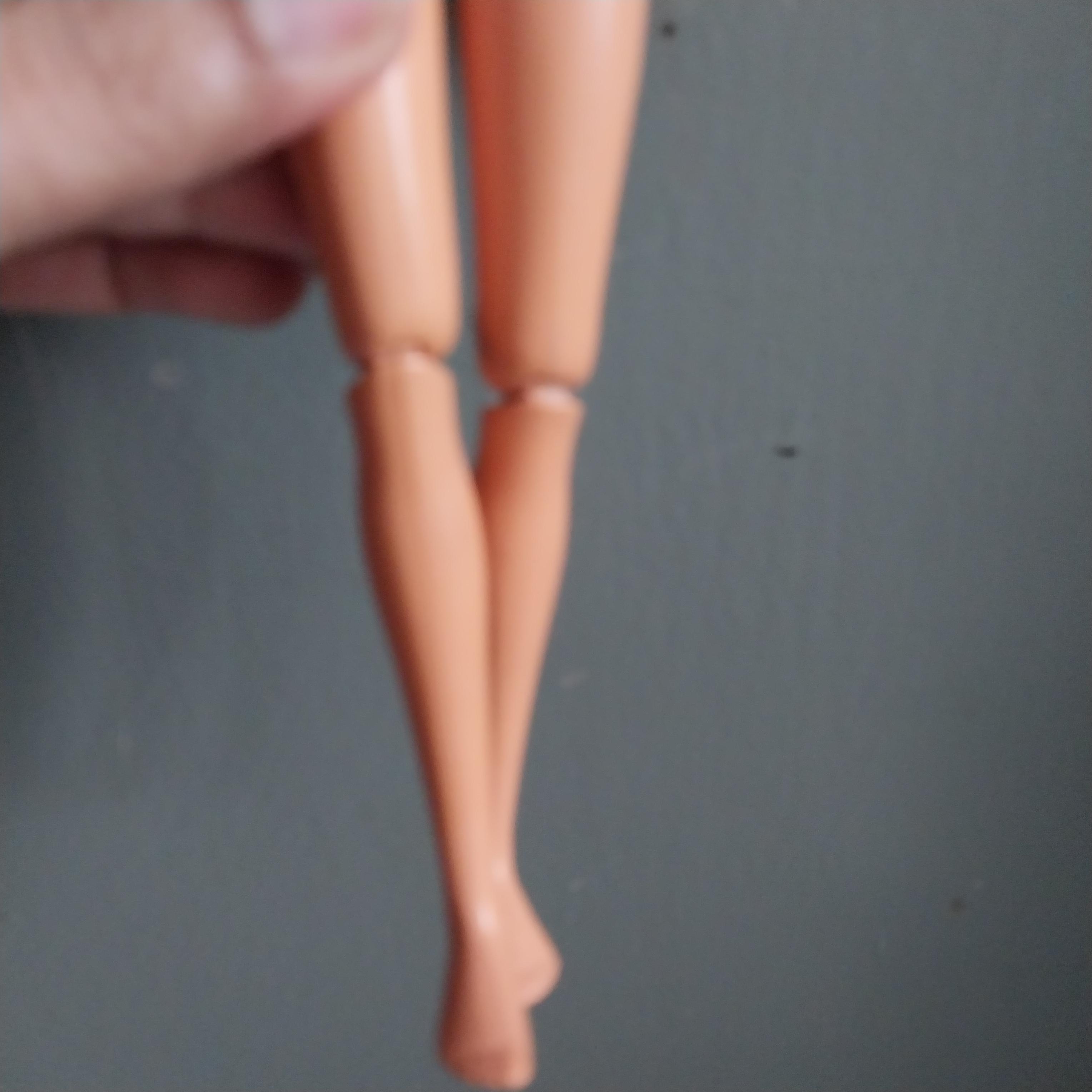 มีหลายภาพ ข้อหลวม มือมีตำหนิ ตุ๊กตาบาร์บี้วินเทจข้อต่อรุ่นเก่า Mattel 1993 แถมชุด