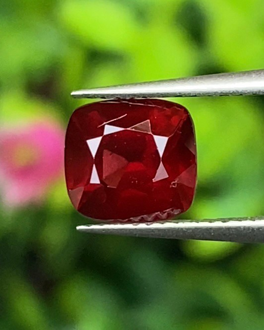 พลอย สปิเนล (Spinel) 1.50 กะรัต (Cts.) ดิบ (Unheated) พลอยแท้ อัญมณีมงคลประจําวันเกิด เครื่องประดับพลอย