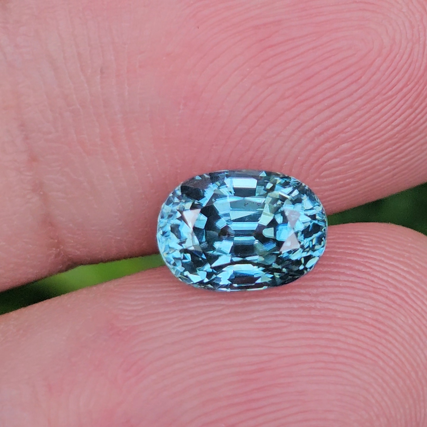 พลอย เพทาย (Zircon) 3.33 กะรัต (Cts.) พลอยแท้ อัญมณีมงคลประจําวันเกิด เครื่องประดับพลอย