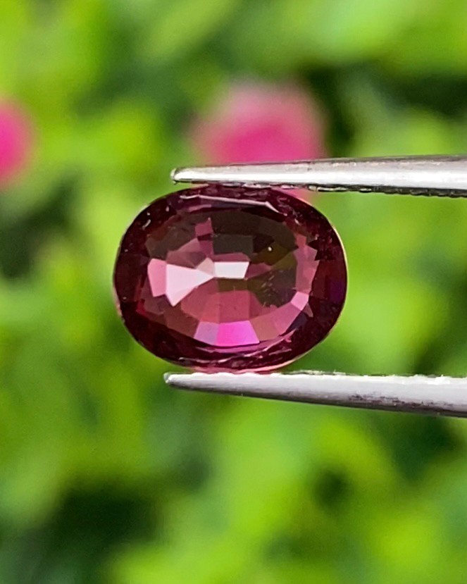 พลอย โรโดไลต์ กาเน็ท Rhodolite Garnet 1.49 กะรัต Cts.พลอยแท้ อัญมณีมงคลประจําวันเกิด เครื่องประดับพลอย