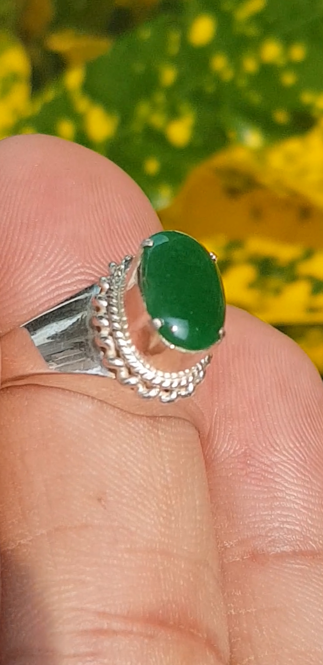 หยก พม่า แท้ Jade แหวนหยก 翡翠戒指 (Jadeite ring) 1.07 กะรัต (Cts.) (Size) 57 ดิบ ไม่ผ่านการปรับปรุง (Type A) พม่า (Myanmar)