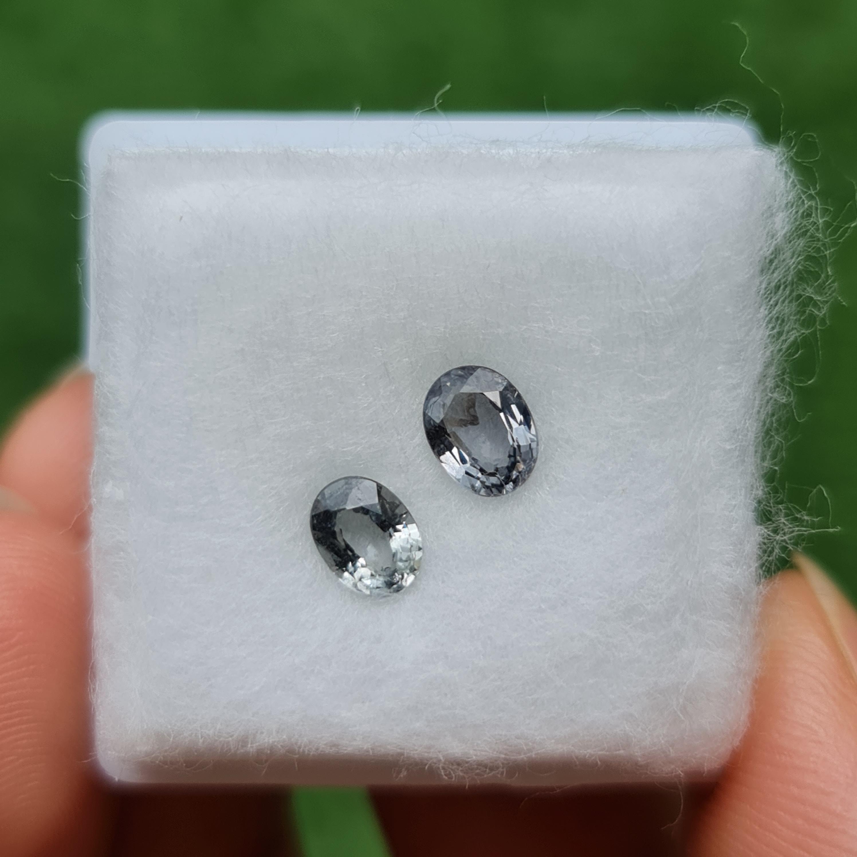 พลอย สปิเนล พม่า Spinel Myanmar 0.90 กะรัต (Cts.) 2 เม็ด พลอยแท้ อัญมณีมงคลประจําวันเกิด เครื่องประดับพลอย