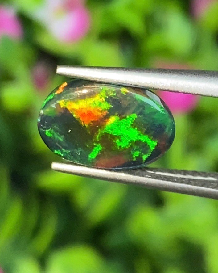 พลอย แบล็ก โอปอล Black Opal 2.53 กะรัต (Cts.) พลอยแท้ อัญมณีมงคลประจําวันเกิด เครื่องประดับพลอย