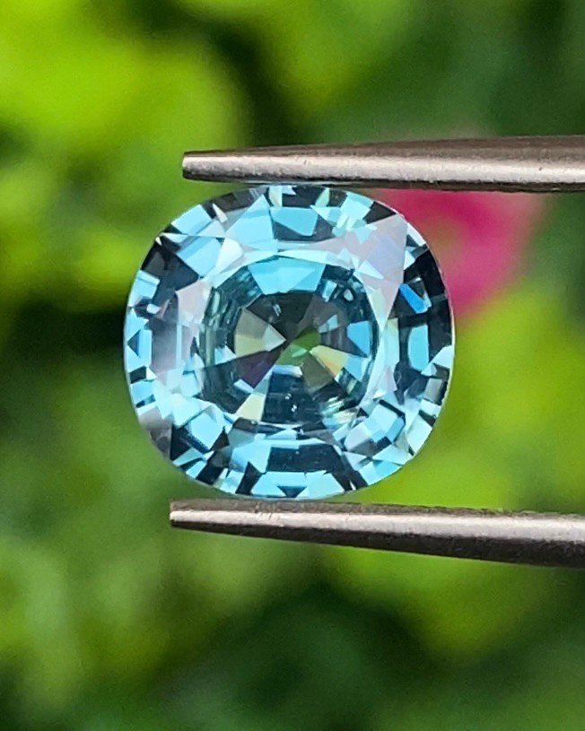 พลอย เพทาย Natural Zircon 2.71 กะรัต (Cts.) พลอยแท้ อัญมณีมงคล ประจําวันเกิด เครื่องประดับพลอย