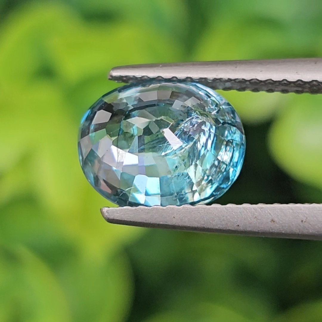 พลอย เพทาย (Zircon) 4.52 กะรัต (Cts.) พลอยแท้ อัญมณีมงคลประจําวันเกิด เครื่องประดับพลอย